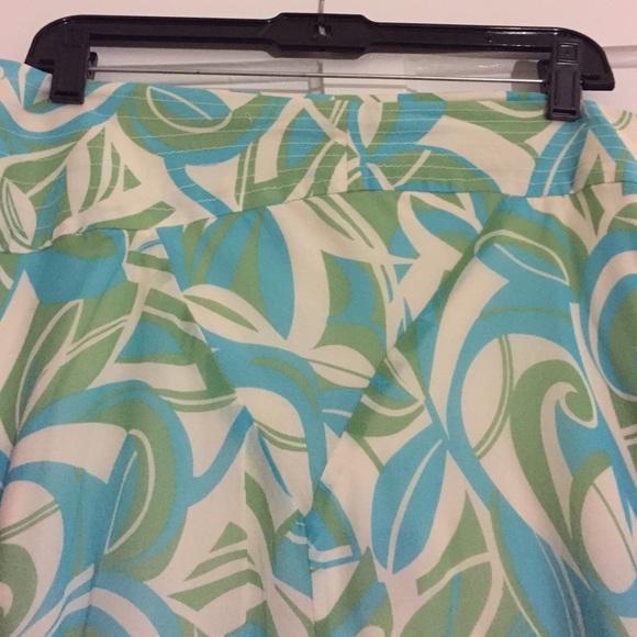 Bebe 100% silk skirt - Picture 2 of 2