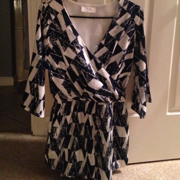 FINAL REDUCTION!Today onlyNavy and white 3/4romper - Picture 2 of 2