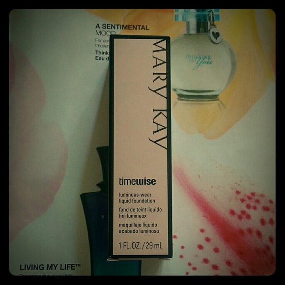 Beige 4 - Luminous-Wear Liquid Foundation
