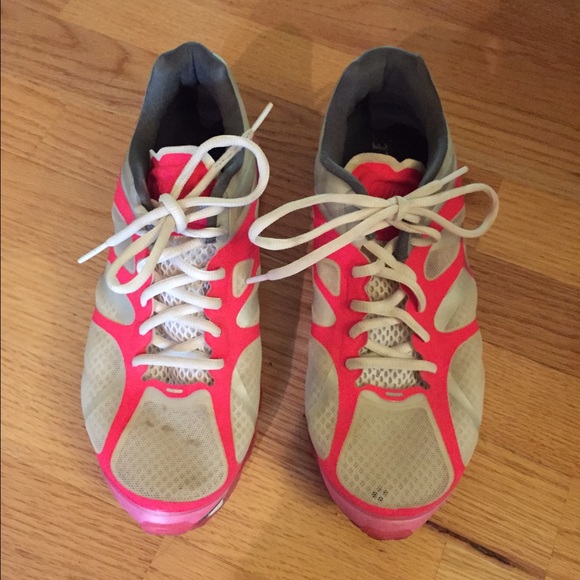 Nike fit sole gel running shoes - Picture 2 of 4