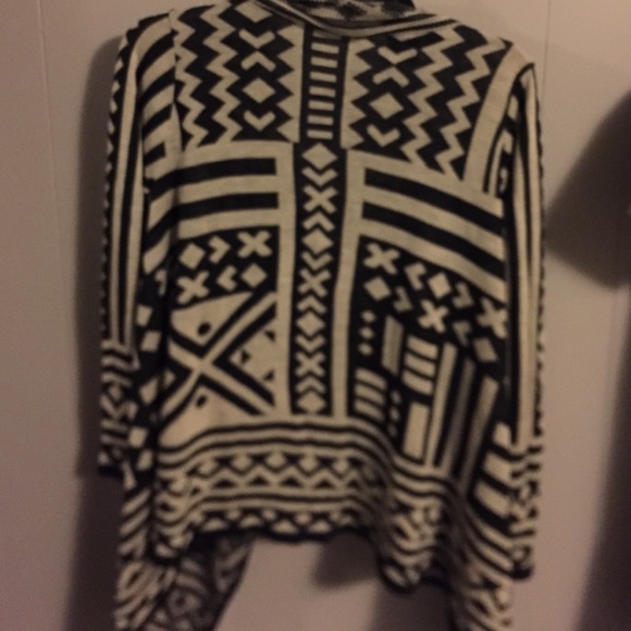 Black & Grey Aztec print Cardigan - Picture 2 of 3