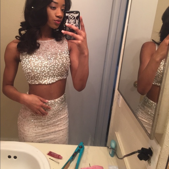 PROM DRESS - Picture 3 of 4