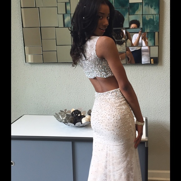 PROM DRESS - Picture 2 of 4