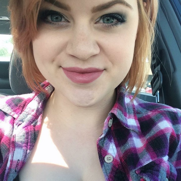 Meet your Posher, Hayley