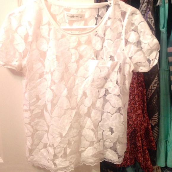 A&F LACE TSHIRT