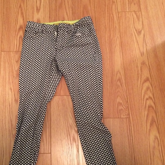 Pants - Black and white printed jeans