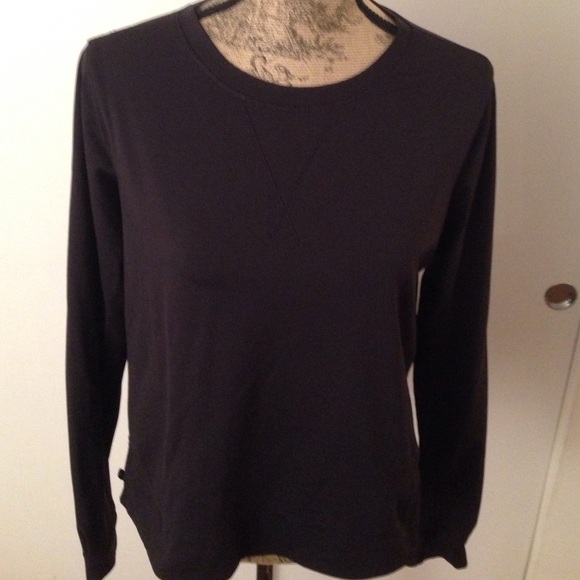 Lululemon zip back top, black size 10.