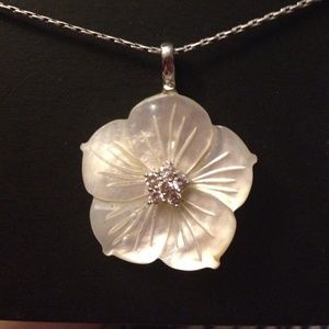 Cookie Lee Floral Necklace 🌸