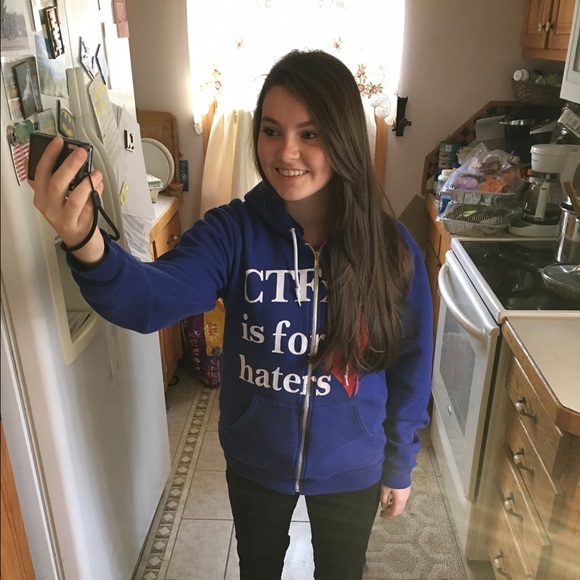 Meet your Posher, Hailey - Picture 2 of 2