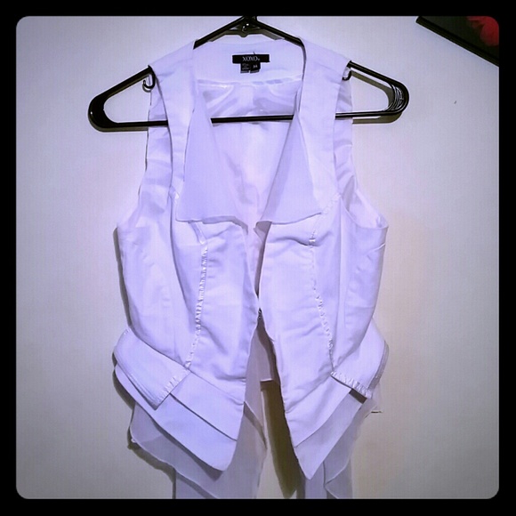 🍃💕💛Cute Stylish and Dressy White Vest💛💕🍃