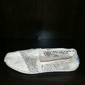 Almost Brand New TOMS