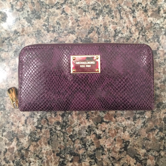 Michael Kors wallet - Picture 1 of 3