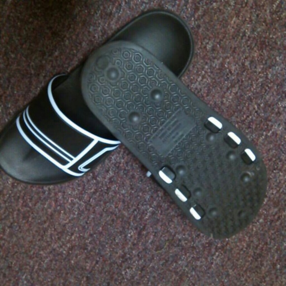 Sandles - Picture 2 of 3
