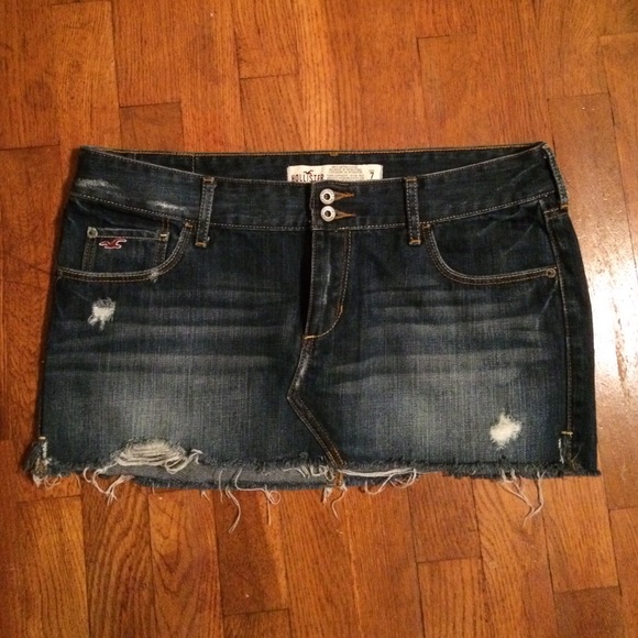 Denim skirt.