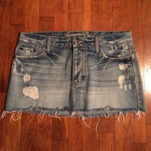 Denim skirt.