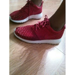 VALENTINE NIKE ROSHES