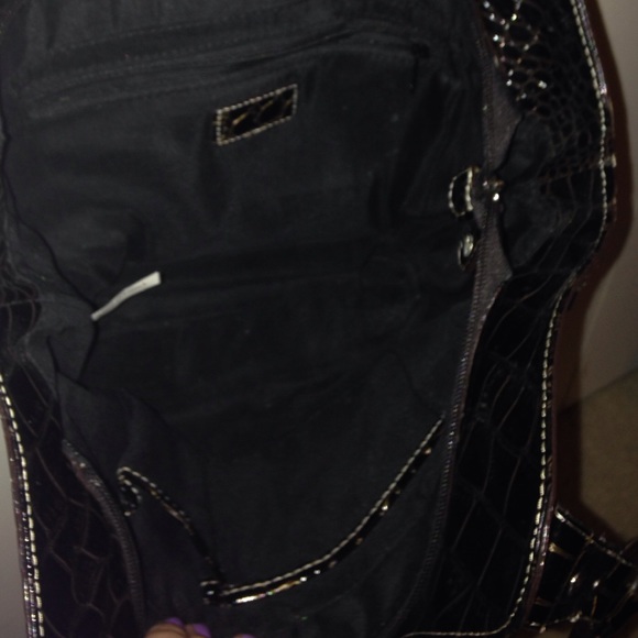 GUESS PURSE - Picture 2 of 4