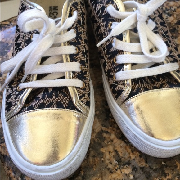 SOLD!!! Women's Canvas Sneakers Signature Print - Picture 3 of 4