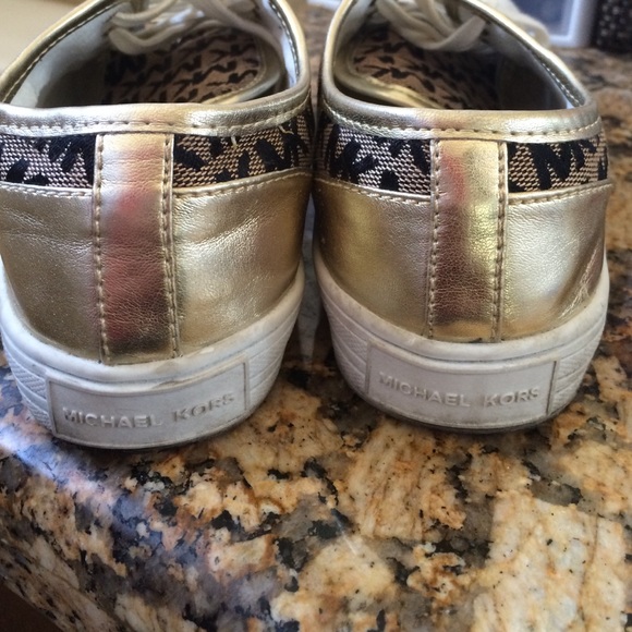 SOLD!!! Women's Canvas Sneakers Signature Print - Picture 4 of 4