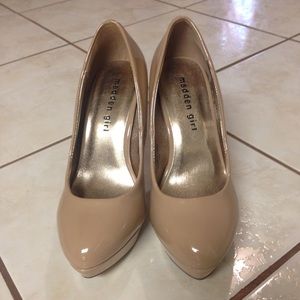 Nude Pumps