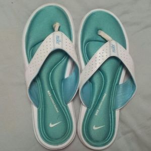 Nike -Comfort padded footbes flip flops