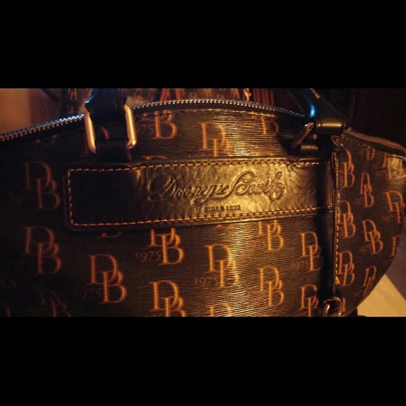 🔥SOLD🔥 Dooney & Bourke T'Moro 1975 Collection - Picture 3 of 4