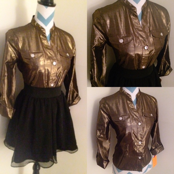 🚫SOLD!🚫 Gold metallic blouse