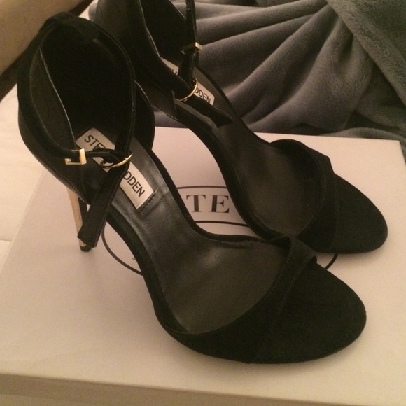 Steve Madden open toed/ankle strap heels