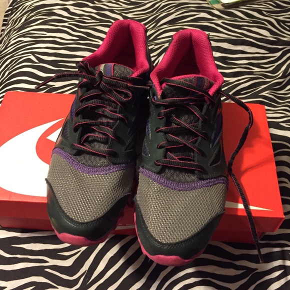 grey reebok zignanos