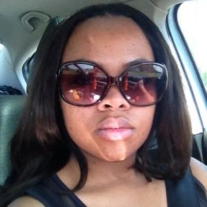 Meet your Posher, Monique