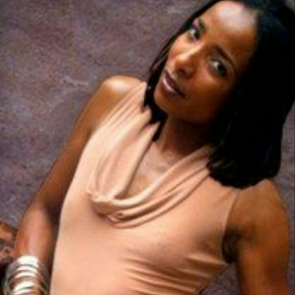 Meet your Posher, Tina - Picture 2 of 3