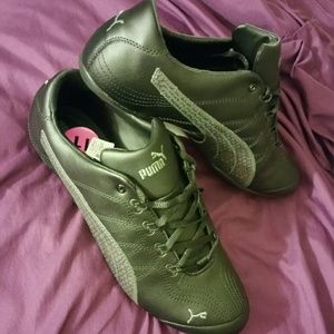 Black PUMA sneakers *LOWEST PRICE*