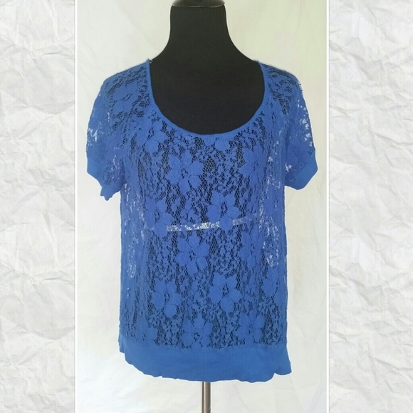 Beautiful blue top - Picture 1 of 4