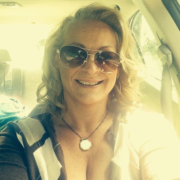 Meet your Posher, Lisa - Picture 1 of 1