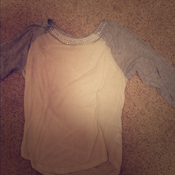 mid sleeves shirt with jewels