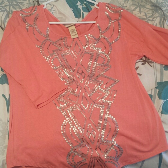 3/4 sleeve soft Daytrip shirt
