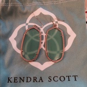 Kendra Scott Danielle earrings SALE! ⭐️