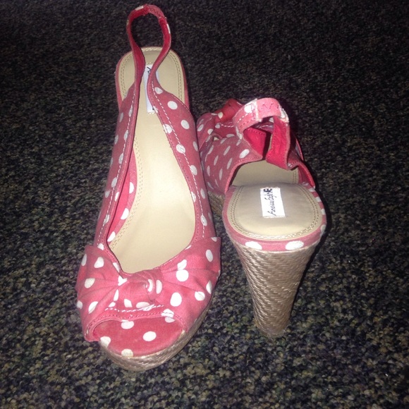 Pink and white polka dot wedges