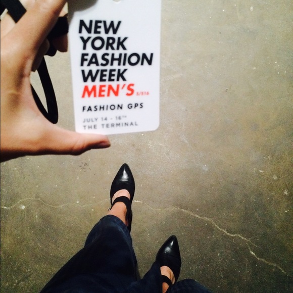 Meet your Posher, Lauren - Picture 2 of 2