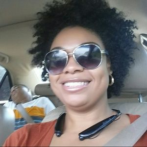 Meet your Posher, Laqueona