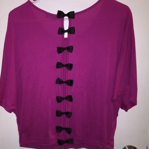 Fuchsia short sleeve with bows on back - Picture 3 of 3