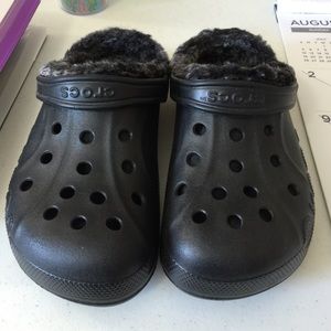RESERVED. Crocs with fur lining