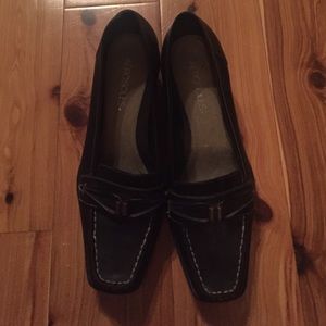 Aerosols dress shoes