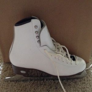 White riedell ice skates medium width size 6 1/2.