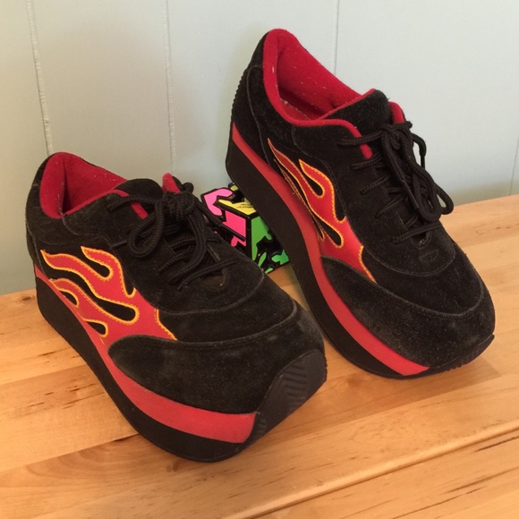 volatile tennis shoes