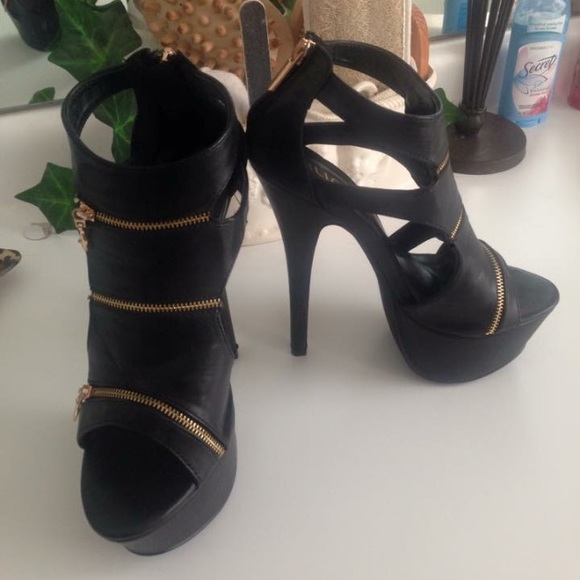 Brand new leather pumps