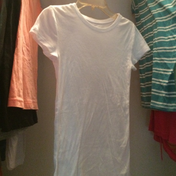 Basic white short sleeve shirt