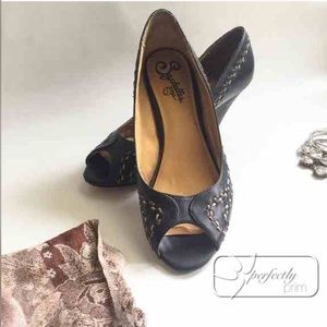 Seychelles low-heel peep toe shoes