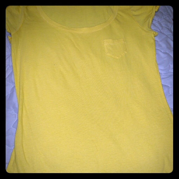 Express scoop neck pocket tee