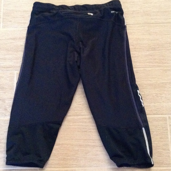 Nike running capris. Size small - Picture 3 of 3